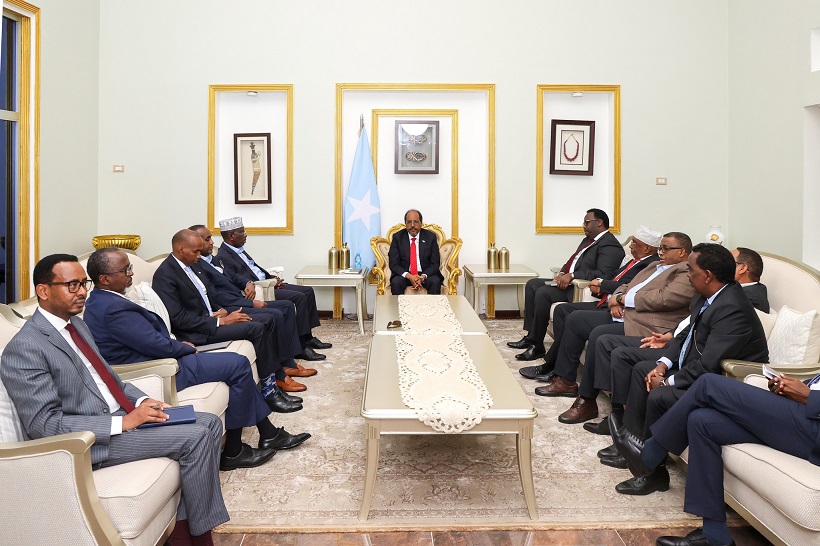 Madaxweynaha oo la kulmay Siyaasiyiinta Madasha Samatabixinta.jpg